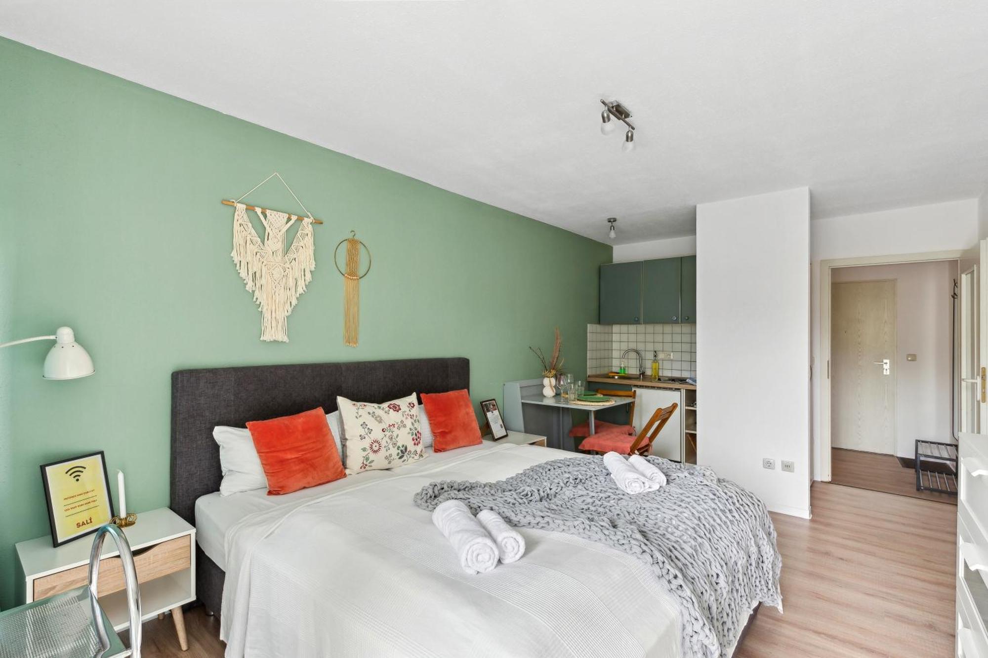 Apartment Mit Guter Anbindung An A9 *